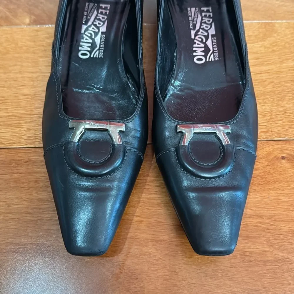 Salvatore Ferragamo Pumps Womens Black Leather Gancini Pointed Toe Low‎ Heel 9.5